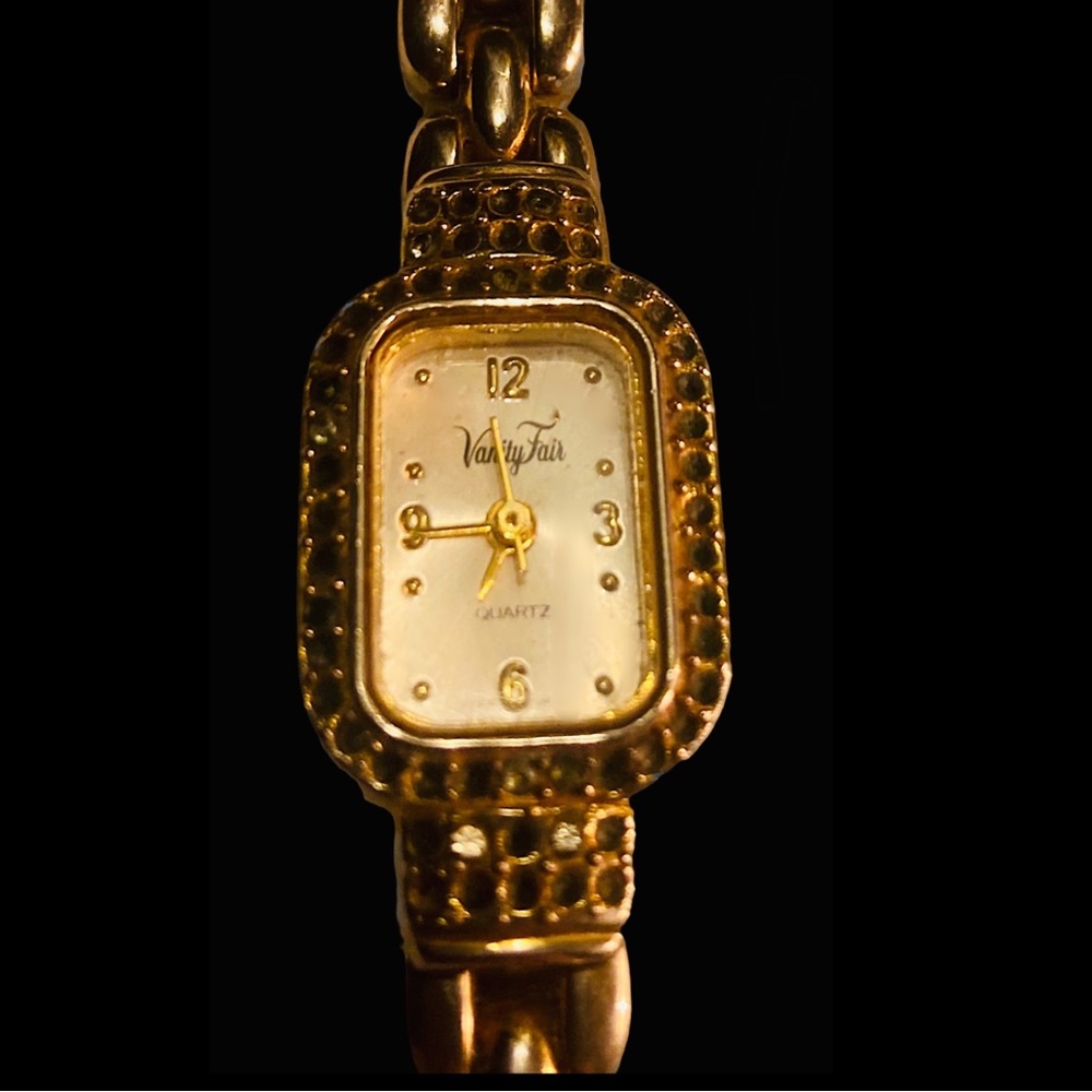 Vintage Vanity Fair Gold Tone Classic Style Link Bracelet Band Watch